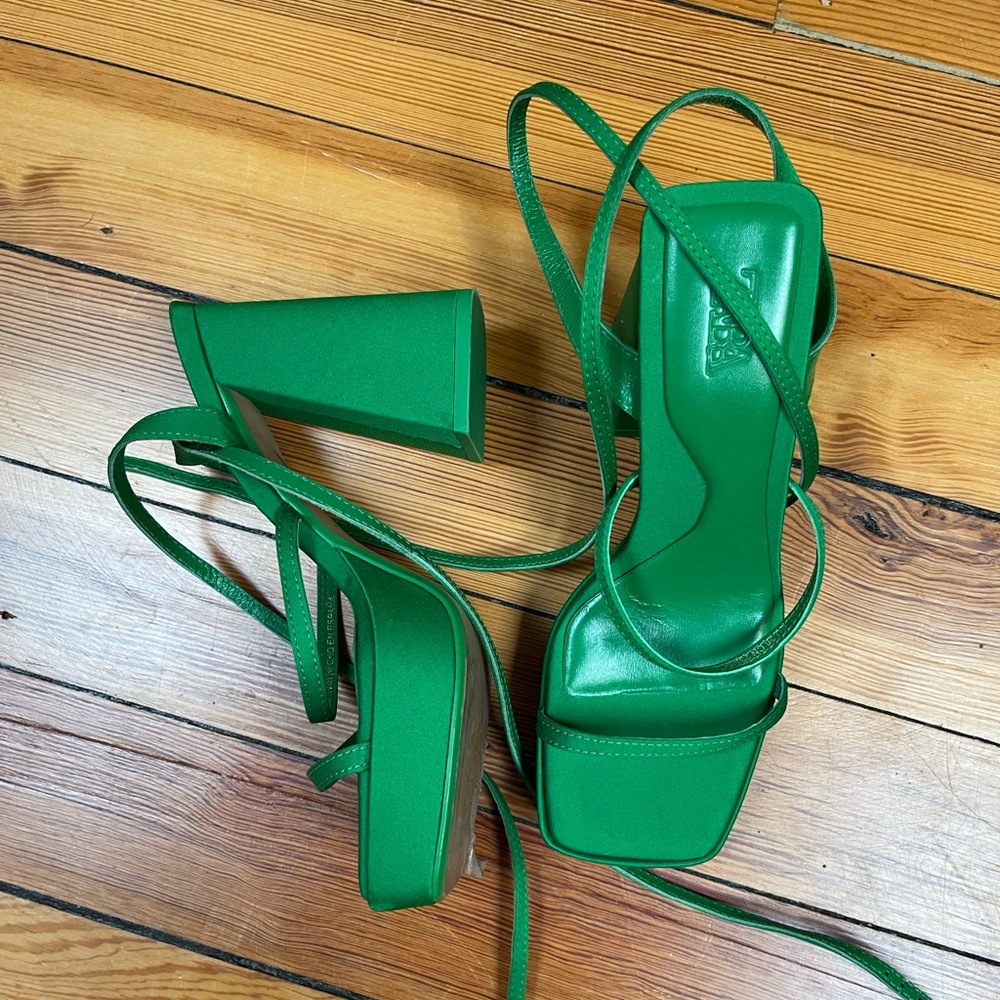 Like New ZARA Green Lace Up Block Heels Size 36
